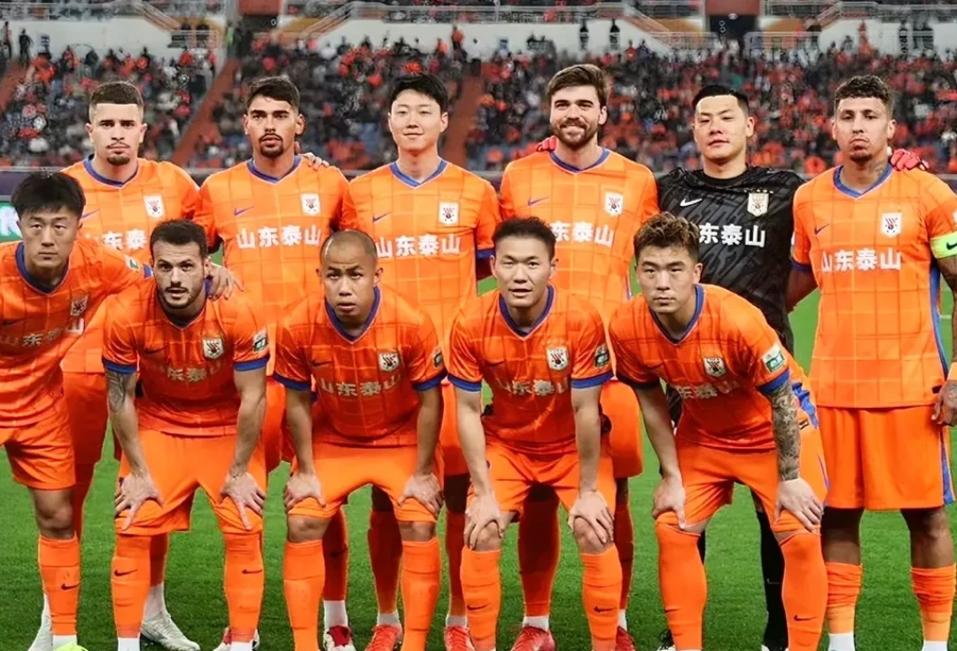 赛前突围战来临，山东泰山围绕欧冠队长鼓劲，更衣室稳定，阵容厚度经受考验(山东泰山队最新消息)-爱游戏体育