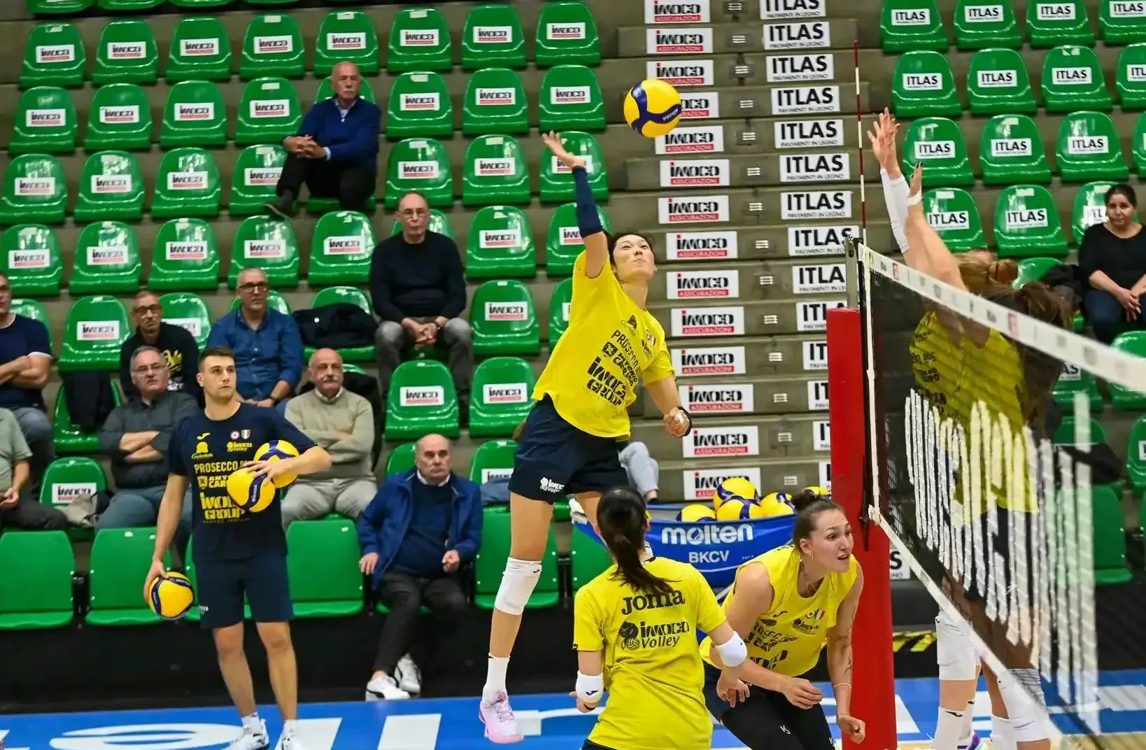 关于赛后体能课后,葡萄牙体育更衣室发声备战德甲,赛场秩序良好,更衣室氛围转暖的信息-爱游戏体育