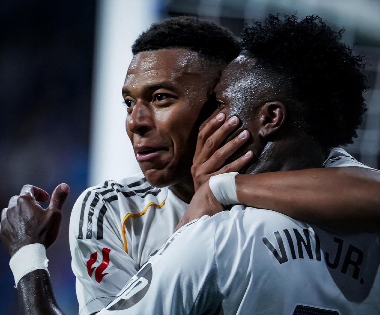 清晨欧冠焦点战;里昂强势反弹;话题不断;赛季目标并未改变的简单介绍-爱游戏体育